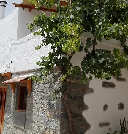 Semesterbostad Sfirakis Traditional House *